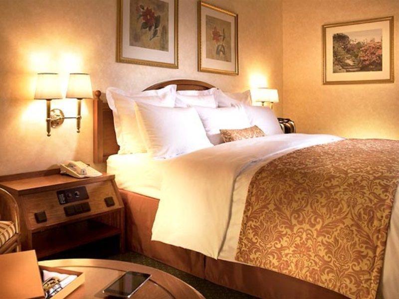 Renaissance Duesseldorf Hotel Экстерьер фото
