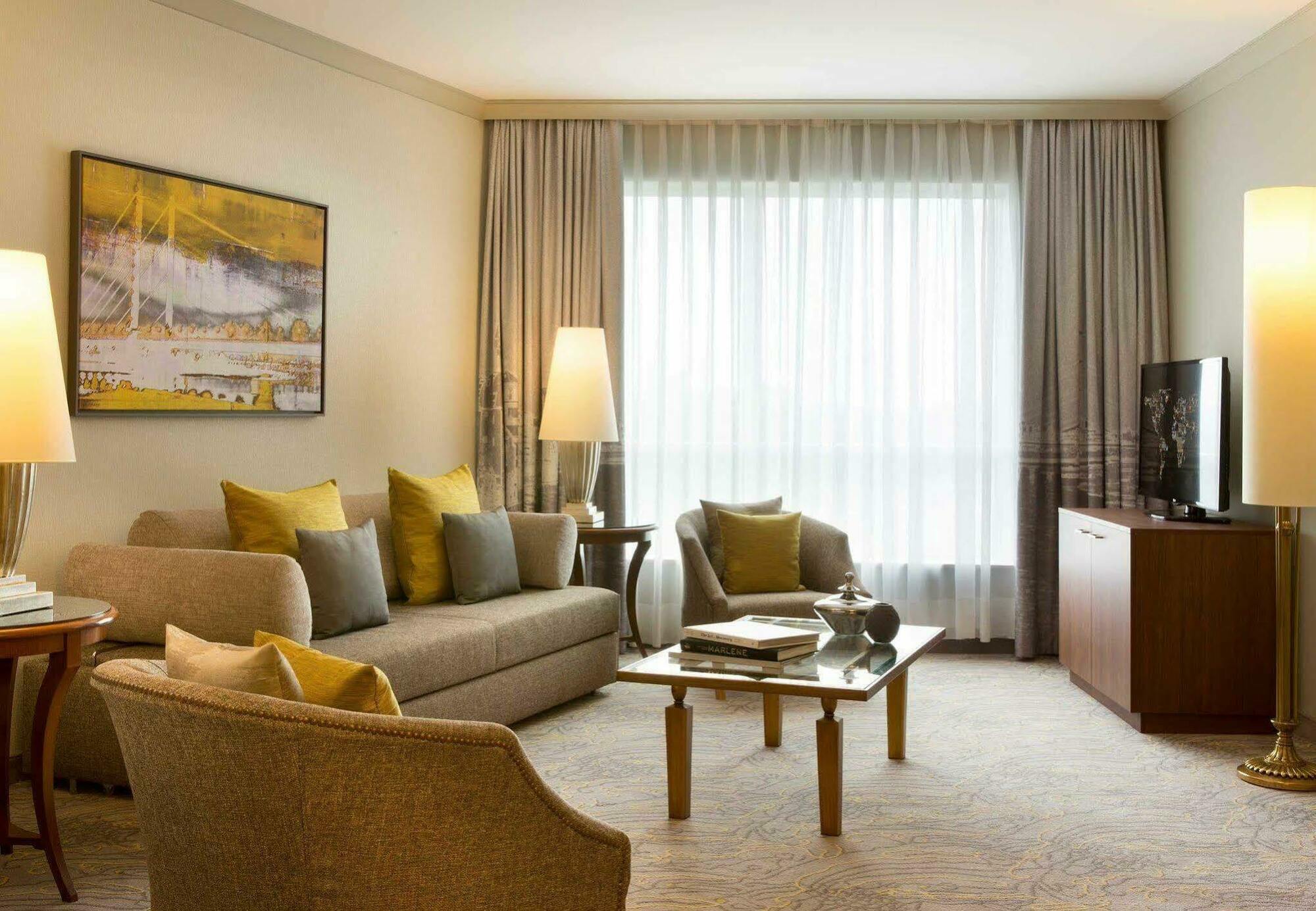 Renaissance Duesseldorf Hotel Экстерьер фото
